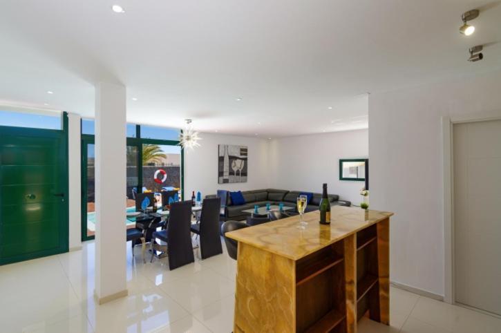 Spacious Private Villa & Private Heated Pool - Villa Sunshine Costa Teguise Exterior foto